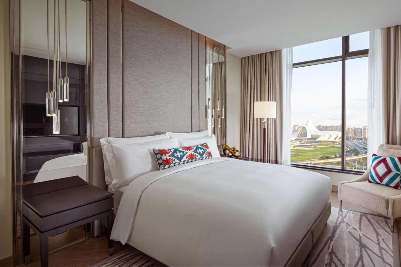 The Ritz-carlton,