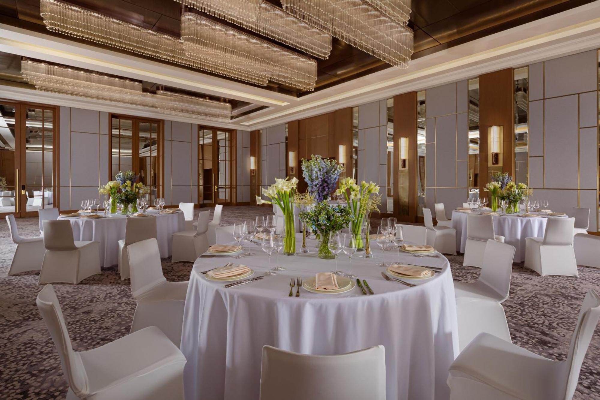 The Ritz-carlton, Hotel
