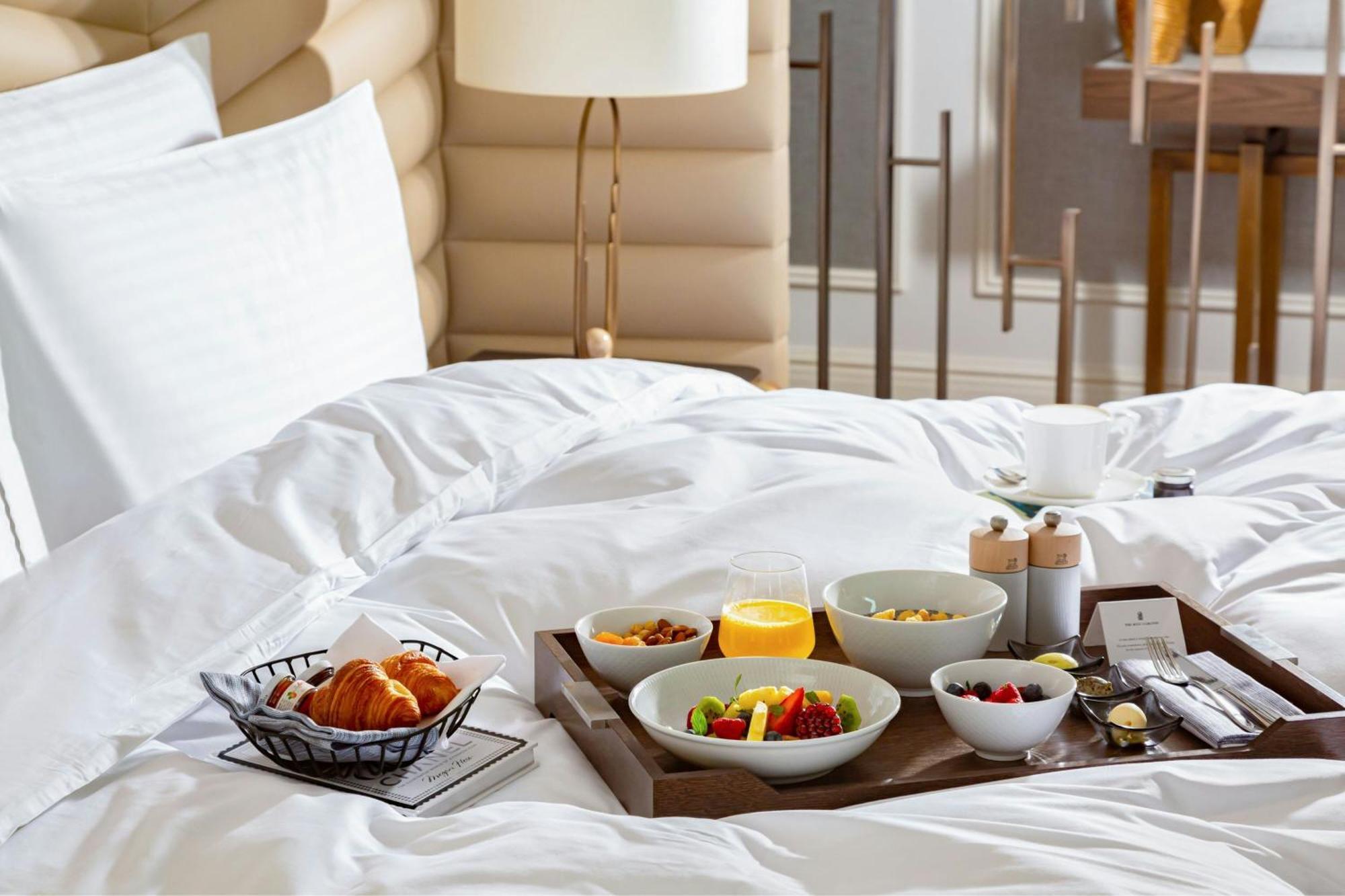 The Ritz-carlton,